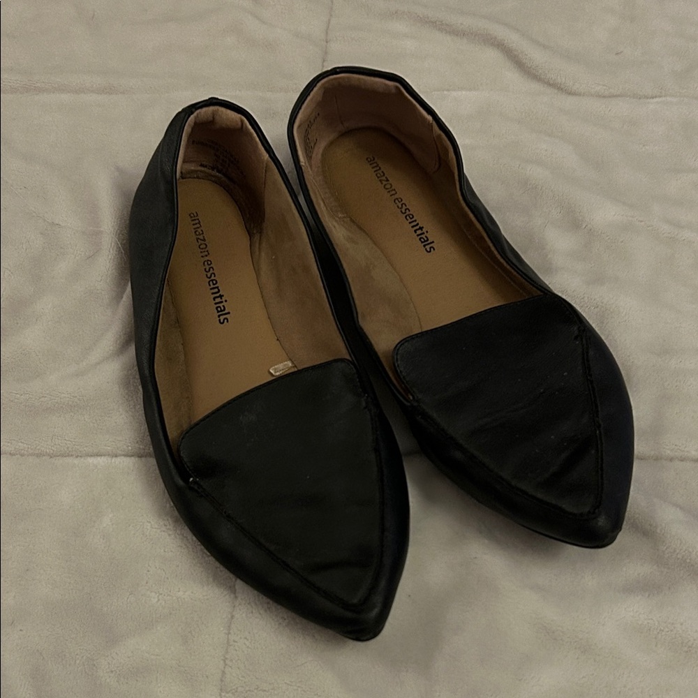 Amazon Essentials Women's Classic Black Loafers